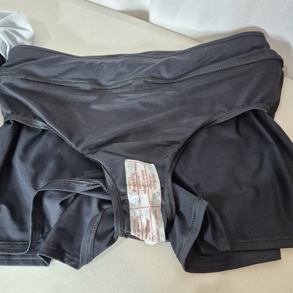 Lands' End Women's Smoothing Control 3" Swim Short with Hidden Panty - Size 10 - Picture 7 of 10